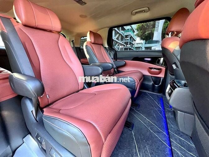 Kia Carnival 2023 Premium 2.2D 7S - 50000 km