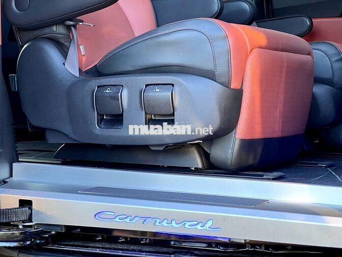 Kia Carnival 2023 Premium 2.2D 7S - 50000 km