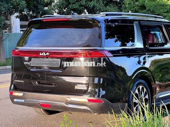Kia Carnival 2023 Premium 2.2D 7S - 50000 km