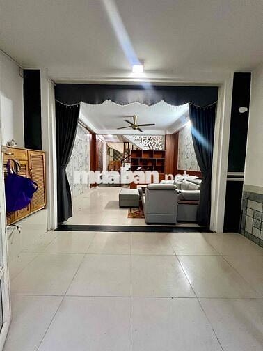 Nhà Mới Sạch Sẻ DT 220m2 1Trệt 1Lửng 3Lầu 5Pn 4Wc Hẻm Xe Tải Ngã Tư Ga