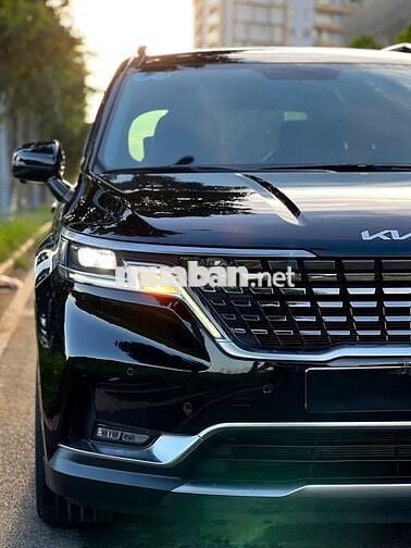 Kia Carnival 2023 Premium 2.2D 7S - 50000 km