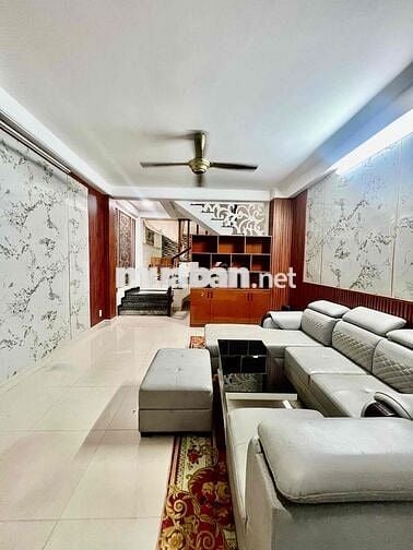 Nhà Mới Sạch Sẻ DT 220m2 1Trệt 1Lửng 3Lầu 5Pn 4Wc Hẻm Xe Tải Ngã Tư Ga