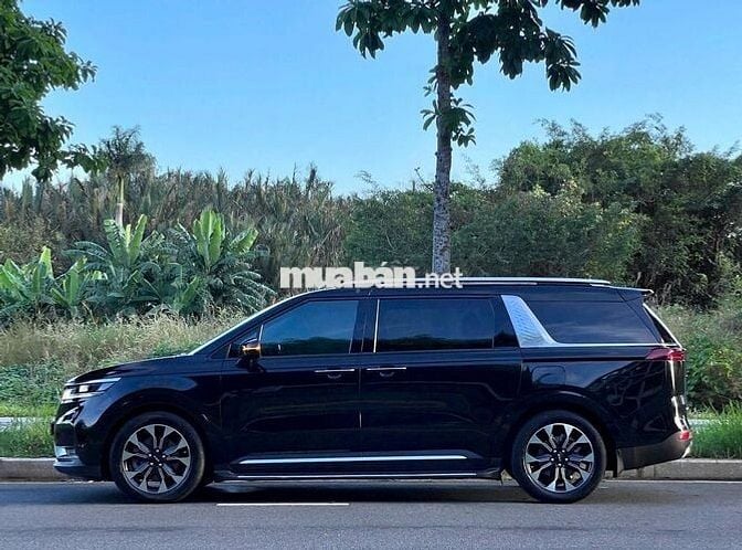 Kia Carnival 2023 Premium 2.2D 7S - 50000 km