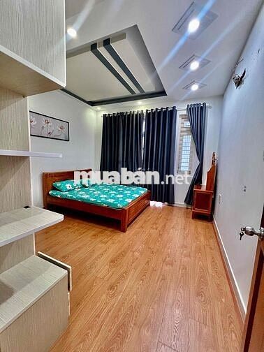 Nhà Mới Sạch Sẻ DT 220m2 1Trệt 1Lửng 3Lầu 5Pn 4Wc Hẻm Xe Tải Ngã Tư Ga