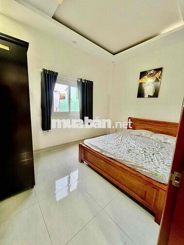 Nhà Mới Sạch Sẻ DT 220m2 1Trệt 1Lửng 3Lầu 5Pn 4Wc Hẻm Xe Tải Ngã Tư Ga