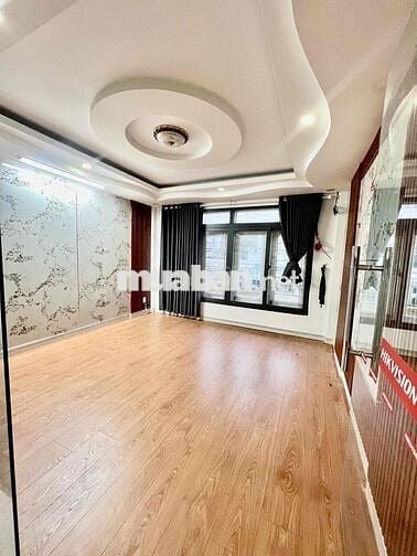 Nhà Mới Sạch Sẻ DT 220m2 1Trệt 1Lửng 3Lầu 5Pn 4Wc Hẻm Xe Tải Ngã Tư Ga