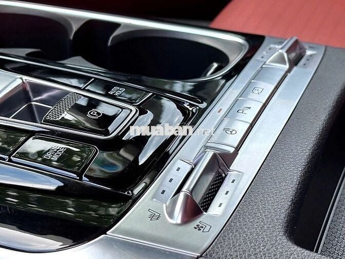 Kia Carnival 2023 Premium 2.2D 7S - 50000 km