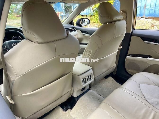 Toyota Camry 2.0G 2021 Đen - 31000 km