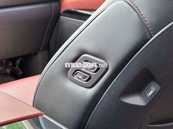 Kia Carnival 2023 Premium 2.2D 7S - 50000 km