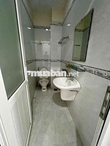 Nhà Mới Sạch Sẻ DT 220m2 1Trệt 1Lửng 3Lầu 5Pn 4Wc Hẻm Xe Tải Ngã Tư Ga