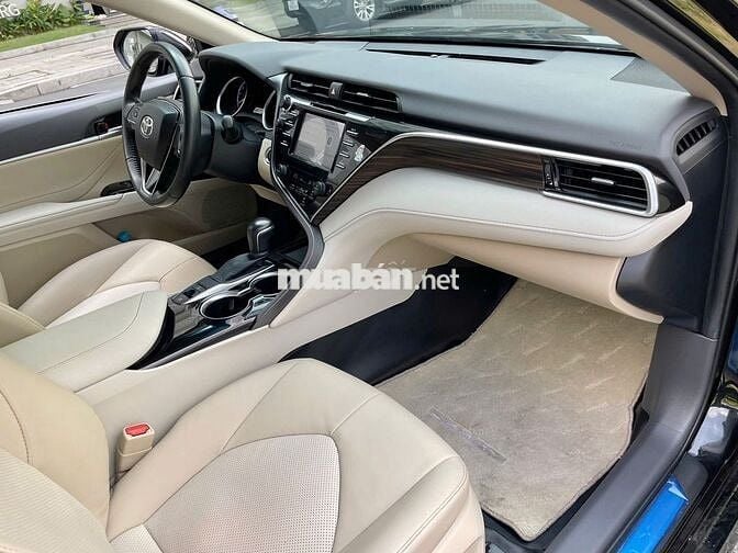 Toyota Camry 2.0G 2021 Đen - 31000 km