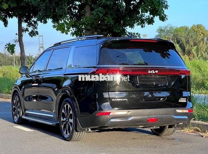 Kia Carnival 2023 Premium 2.2D 7S - 50000 km