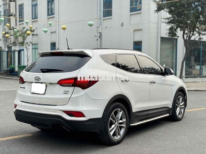 Hyundai Santa Fe 2018 2.2L 4WD - 133333 km