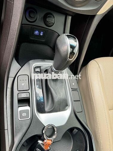 Hyundai Santa Fe 2018 2.2L 4WD - 133333 km