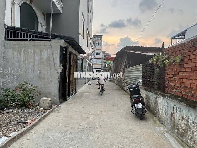 ĐẤT ĐẸP - VỊ TRÍ ĐẸP - HẺM OTO - ĐƯỜNG QL13 CŨ - CÁCH SÂN BAY CHỈ 20P