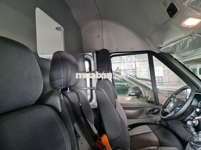 Ford Transit Van Bản cao cấp Bạc 2025 vay 70%