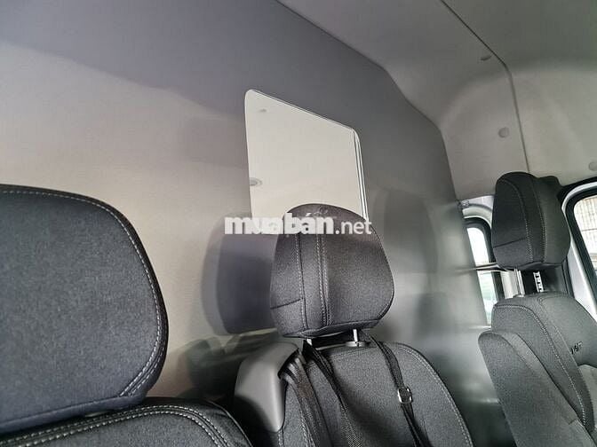Ford Transit Van Bản cao cấp Bạc 2025 vay 70%