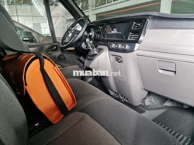 Ford Transit Van Bản cao cấp Bạc 2025 vay 70%