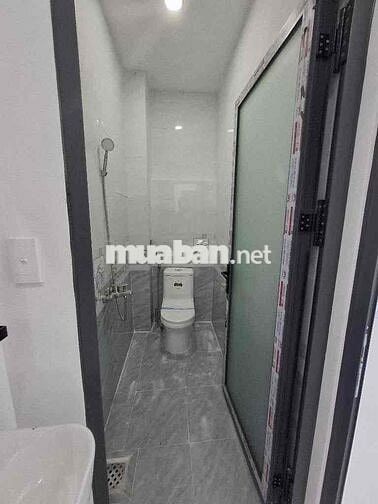 🏠NHÀ NGAY CHỢ HƯƠNG LỘ 2, NGÃ 4 BỐN XÃ. DT 30m2. 2 TẦNG. GIÁ 2 TỶ HƠN