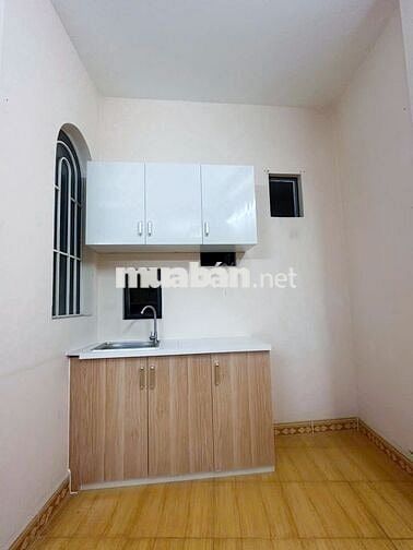 CHO THUÊ PHÒNG FULL NỘI THẤT DẠNG STUDIO, CÓ BAN CÔNG SÁT CẦU CHỮ Y