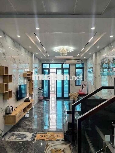 siêu phẩm đức thượng cách quốc lộ 32 500m