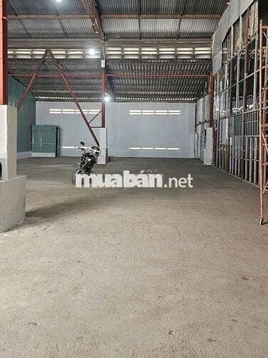 Cần cho thuê gấp kho với giá rẻ ở Phạm Hữu Lầu diện tích kho 630m2