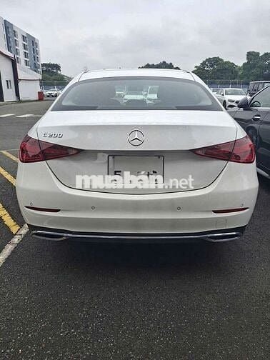 E cần bán Mercedes-Benz C200 sx 2023 5000km