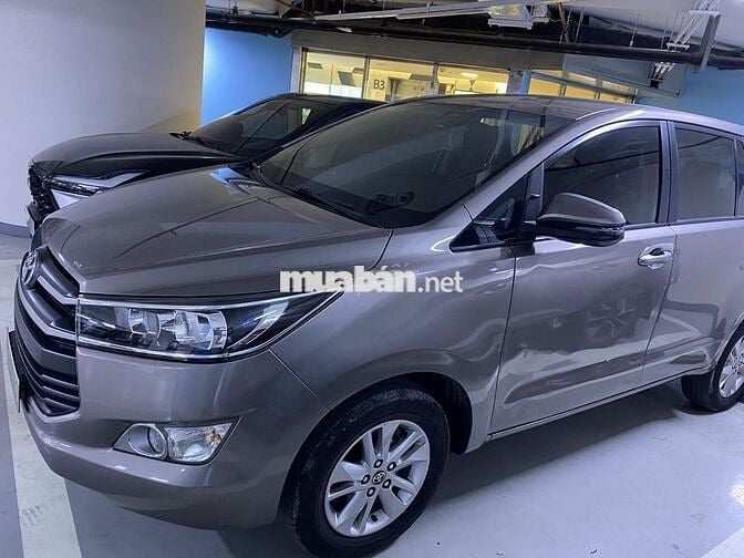 Toyota Innova 2020 Số sàn 100000 km Xám