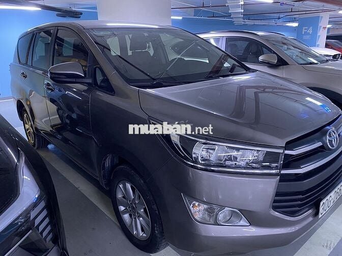 Toyota Innova 2020 Số sàn 100000 km Xám