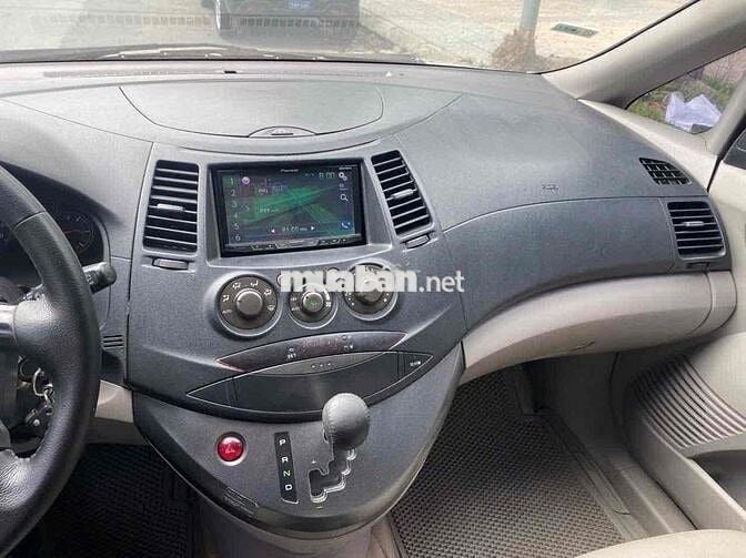 Mitsubishi Grandis 7 chỗ Số tự động