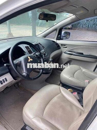 Mitsubishi Grandis 7 chỗ Số tự động