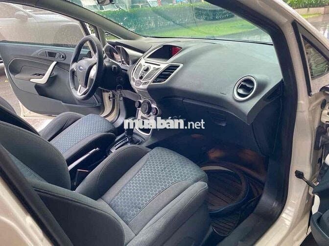 Ford Fiesta 2013 Trắng 59.800 km 1 Chủ