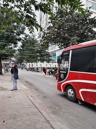 CHO THUÊ NHÀ PHỐ GIẢI PHÓNG, CẠNH BẾN XE GIÁP BÁT, 300M2 ST