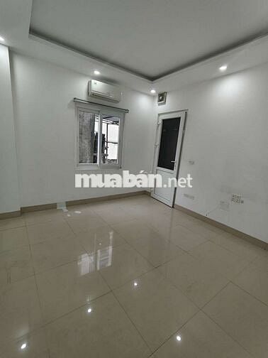 CHO THUÊ NHÀ PHỐ GIẢI PHÓNG, CẠNH BẾN XE GIÁP BÁT, 300M2 ST