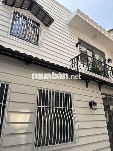 Nhà mới ngang 9m, cách mặt đường CMT8 chỉ vài bước chân