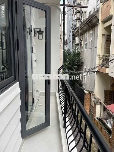 Nhà mới ngang 9m, cách mặt đường CMT8 chỉ vài bước chân