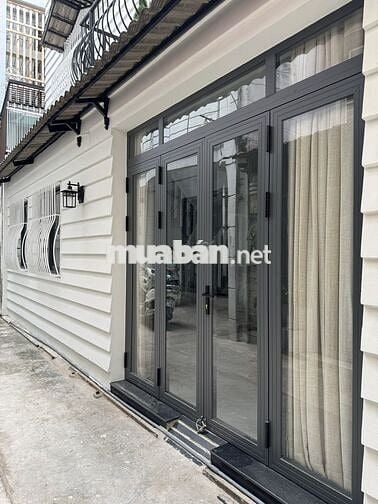 Nhà mới ngang 9m, cách mặt đường CMT8 chỉ vài bước chân