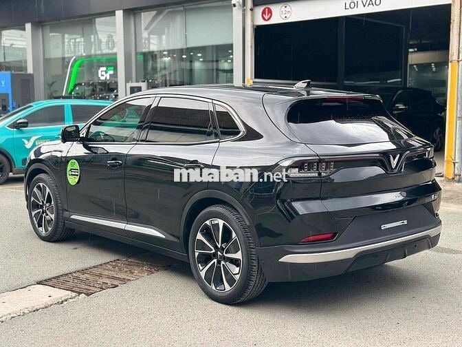 Vinfast VF8 2023 Plus chốt xe T12 giảm ngay 120tr