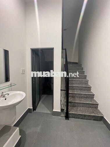 🏢 Cho Thuê • 🏗️ Nhà 3 tầng 2 mặt tiền thoáng đẹp: 15m & 5,5m