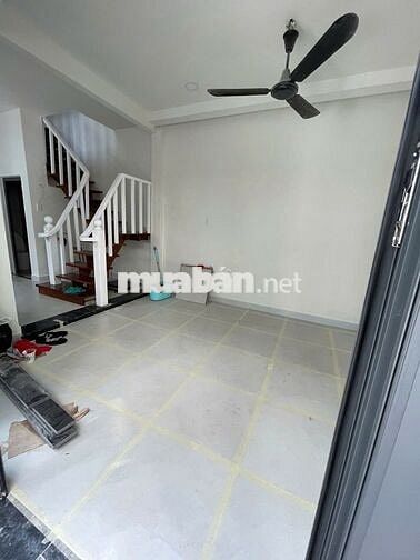 Nhà mới ngang 9m, cách mặt đường CMT8 chỉ vài bước chân