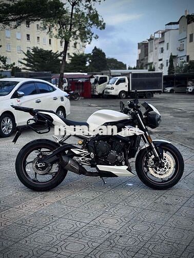 Street Triple 765RS 2018 bản full option giá tốt
