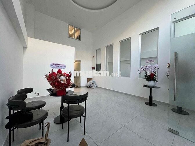 MBKD 40m2 lối riêng có sân Thạch Thị Thanh, Hai Bà Trưng Spa, Cf, Shop