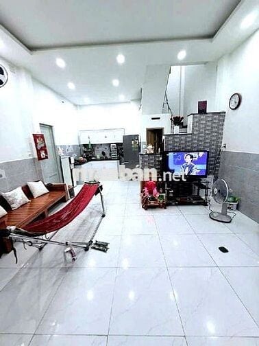 CHỦ NGỘP BÁN GẤP, GẦN CHỢ TÂN HƯƠNG, HẺM Ô TÔ , DTSD 70M2 CHỈ 3 TỶ 65