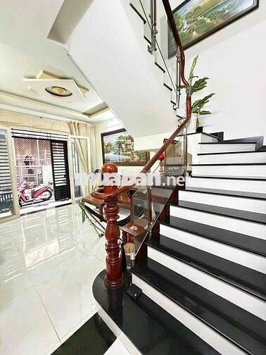 GẤP BÁN-46m2 Nhà Văn Cao-HXH đỗ cổng-CHỈ 5.2 Tỷ-4*11,5