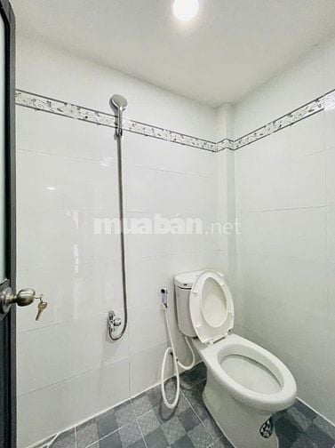 Nhà 2 MT, ngay ngã ba Mỹ Hạnh, gần Hóc Môn,nhà mới 450triệu nhận nhà
