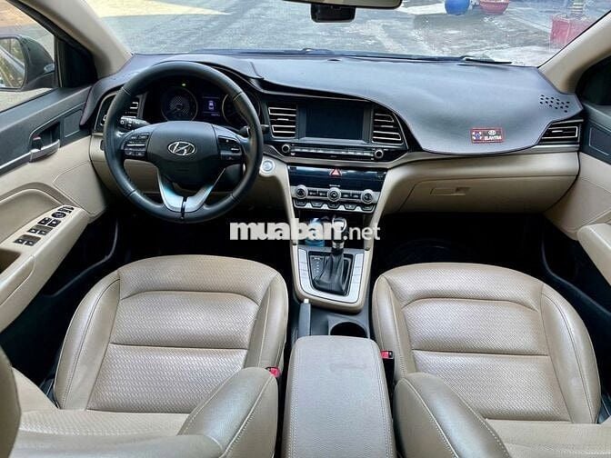 Hyundai Elantra 2019 1.6 AT - 100000 km