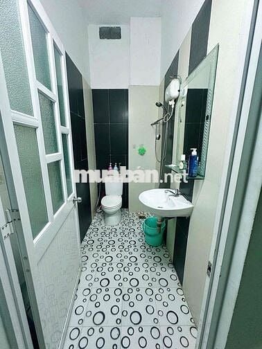 Phòng trọ 20m2 Âu Dương Lân, Q.8 an ninh sạch sẽ