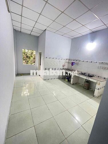 cho thuê nhà nguyên căn d xe hoi 2p ngủ gần chợ