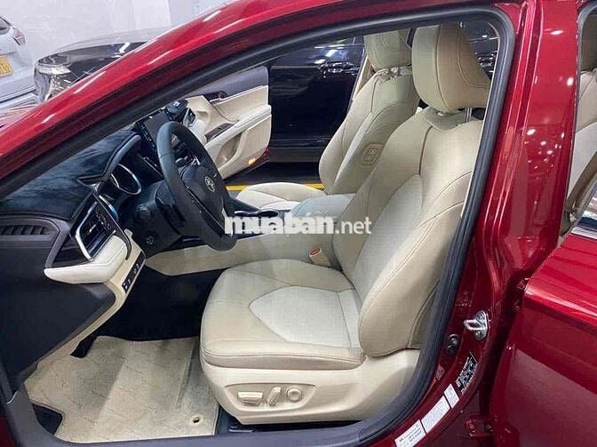 Toyota Camry 2.0Q 2022 lướt giá tốt ạ