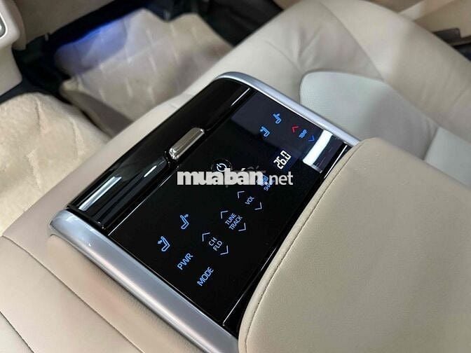 Toyota Camry 2.0Q 2022 lướt giá tốt ạ